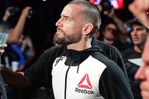 CM Punk debuta en UFC con derrota