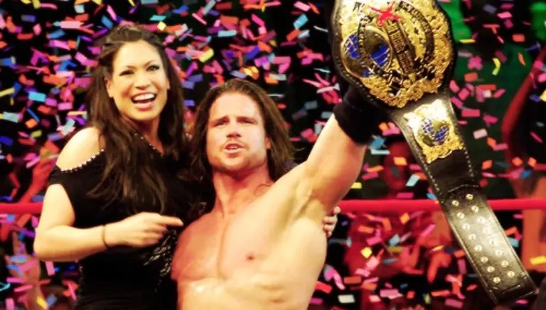 Virilidad de exestrella de WWE, 'exhibida' por su pareja