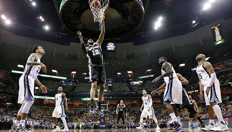 Spurs barre a Grizzlies y avanza en Playoffs