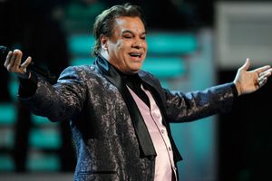 Recuerda a Juan Gabriel con sus mejores canciones