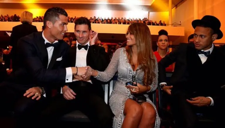 Saludo de Cristiano a Antonella se viraliza en redes