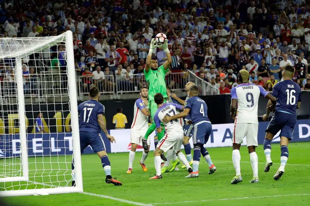 Sergio Romero, seguro por los aires para defender el arco albiceleste l RRSS