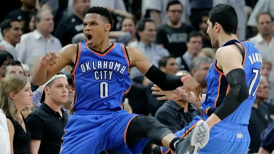 Thunder pone en 'jaque' a los Spurs