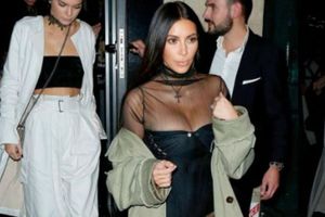 Kim Kardashian enseña de más en Francia