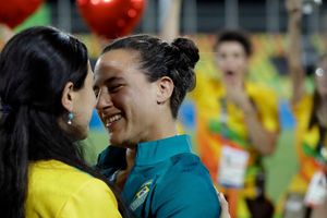 Jugadora brasileña de rugby se compromete en estadio