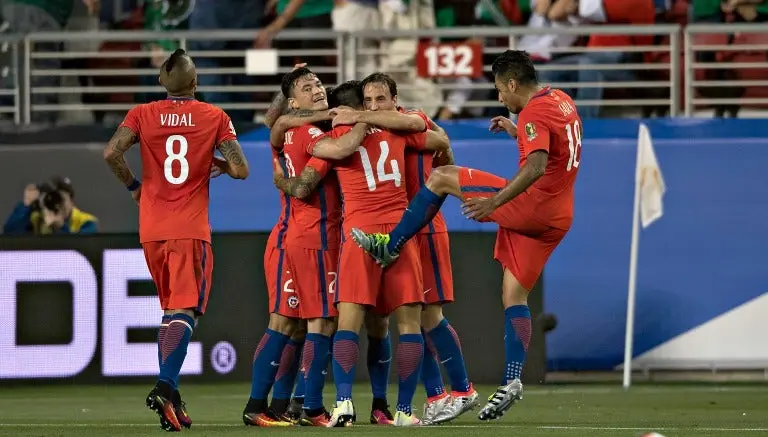 Los jugadores de Chile festejan uno de los 7 goles contra México | IMAGO7