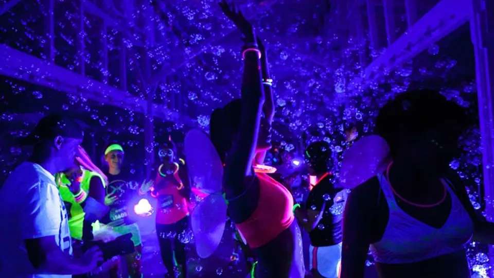 Nadrology, corre al ritmo de la música electrónica