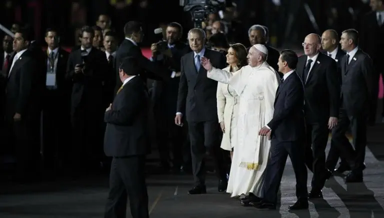 Papa Francisco tiene cálido recibimiento en México