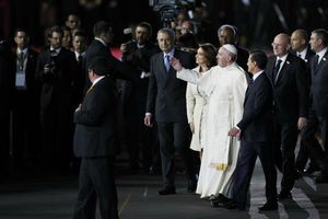 Papa Francisco tiene cálido recibimiento en México