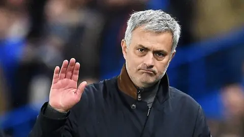 Valencia ofrecería millonaria oferta a Mourinho
