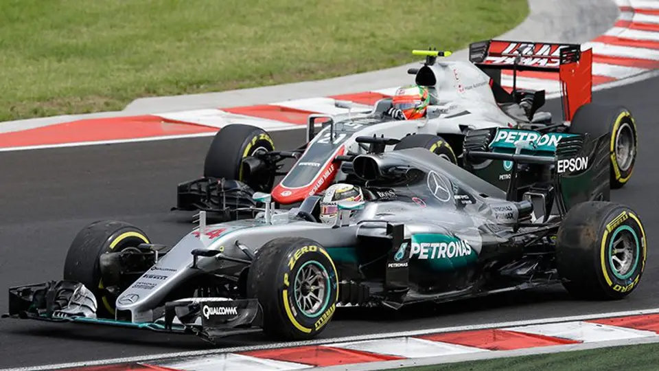 Guti llama irrespetuoso a Hamilton tras 'pintarle el dedo'