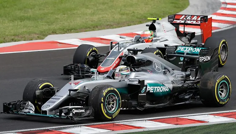 Guti llama irrespetuoso a Hamilton tras 'pintarle el dedo'