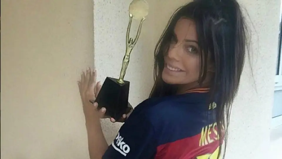 Miss Bum Bum 'se entrega' al Barcelona con candente atuendo