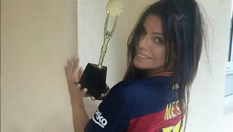 Miss Bum Bum 'se entrega' al Barcelona con candente atuendo
