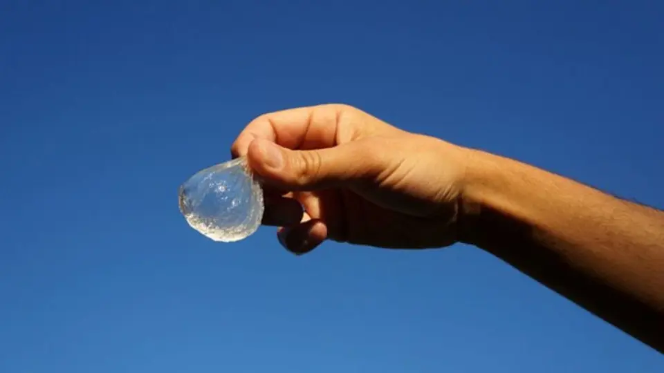 Crean la que podría ser la botella de agua del futuro