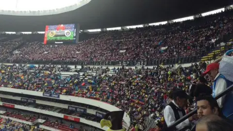 Afición muestra apoyo total a Chivas en Clásico Nacional