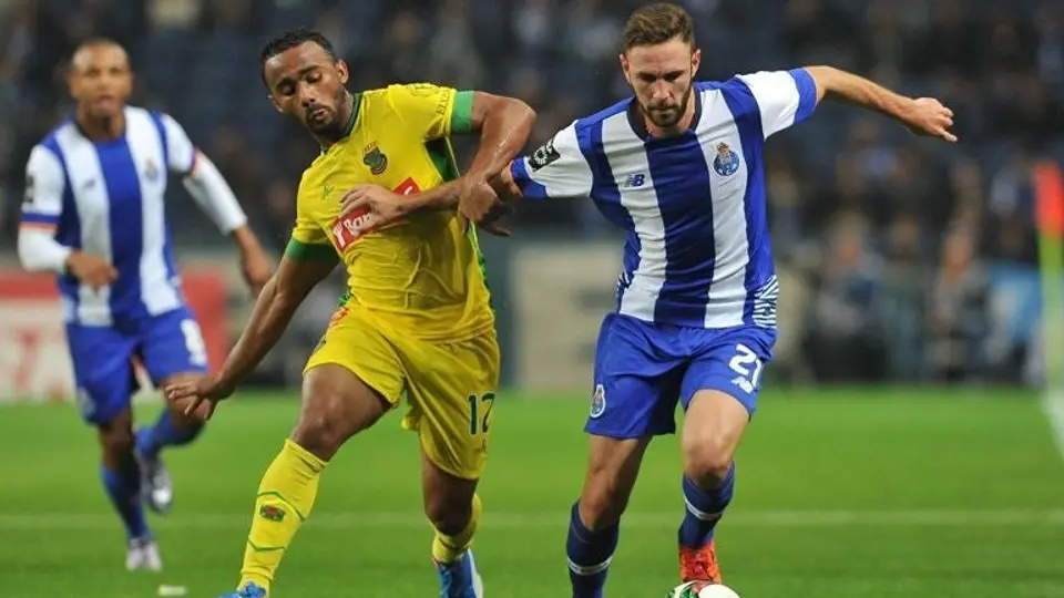 Herrera y Layún, en Equipo de la Temporada en FIFA 16