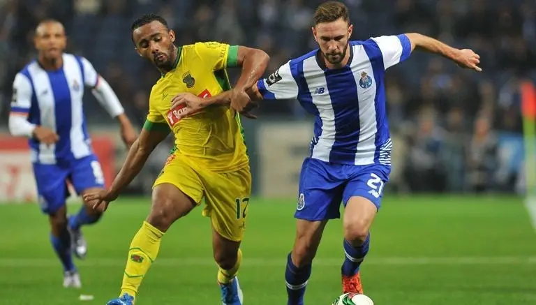 Herrera y Layún, en Equipo de la Temporada en FIFA 16
