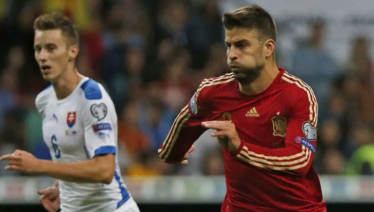 Piqué habría sido captado borracho tras triunfo de España