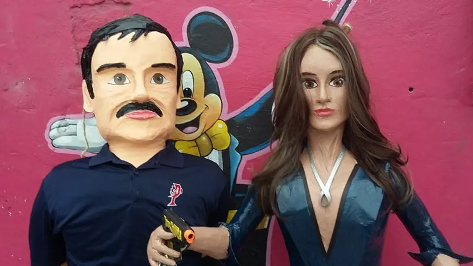 Elaboran piñatas de Kate del Castillo y el Chapo