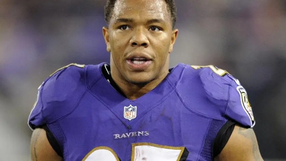 Rice promete donar salario a la caridad si regresa a NFL