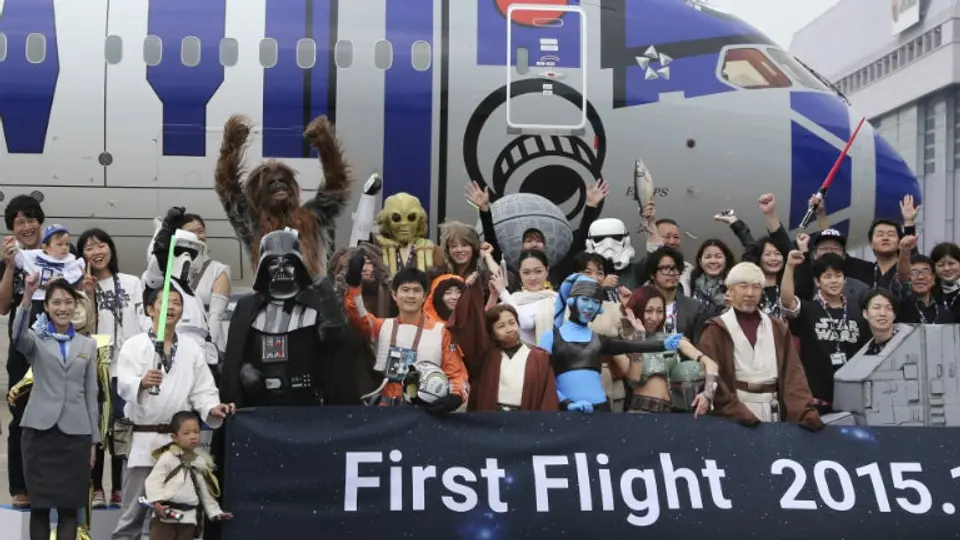 Estrenan avión alusivo a Star Wars