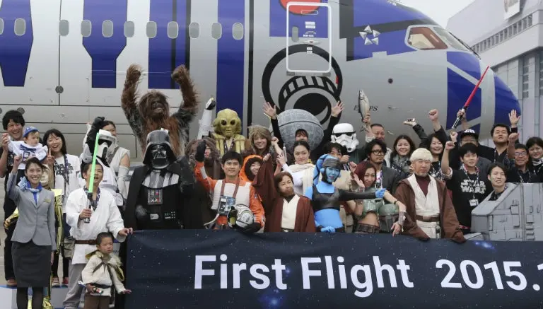 Estrenan avión alusivo a Star Wars