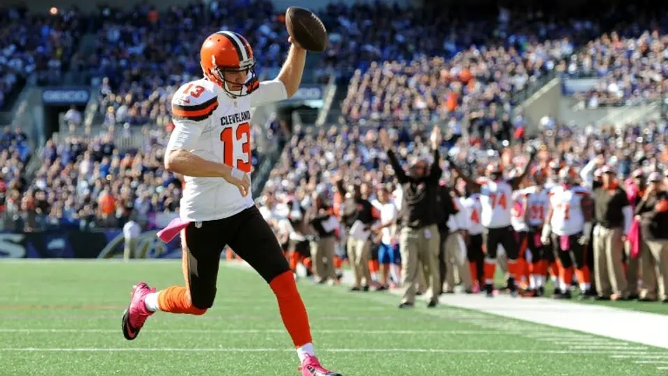 Cleveland vence en tiempos extra a Cuervos