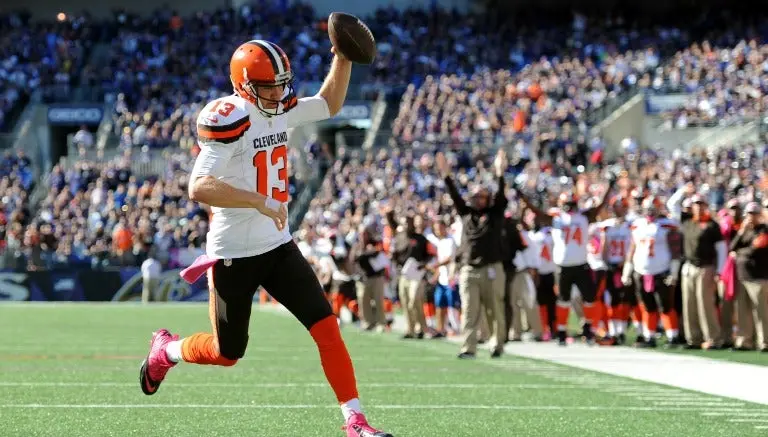 Cleveland vence en tiempos extra a Cuervos