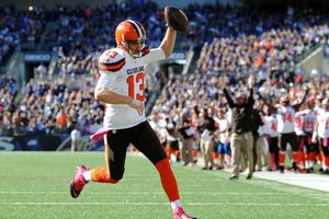 Cleveland vence en tiempos extra a Cuervos