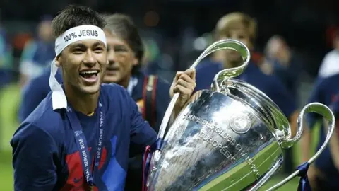 FIFA censura cinta religiosa de Neymar