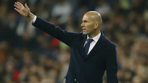 Zidane rompe 'maldición' y gana su primer visita al Barça