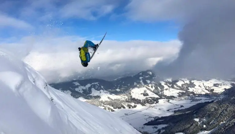 Esquiador sufre brutal caída durante un descenso
