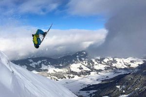 Esquiador sufre brutal caída durante un descenso