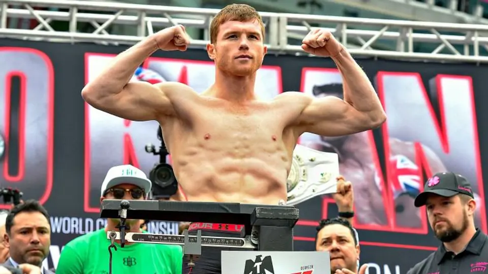 McGregor señala que Canelo elige rivales débiles