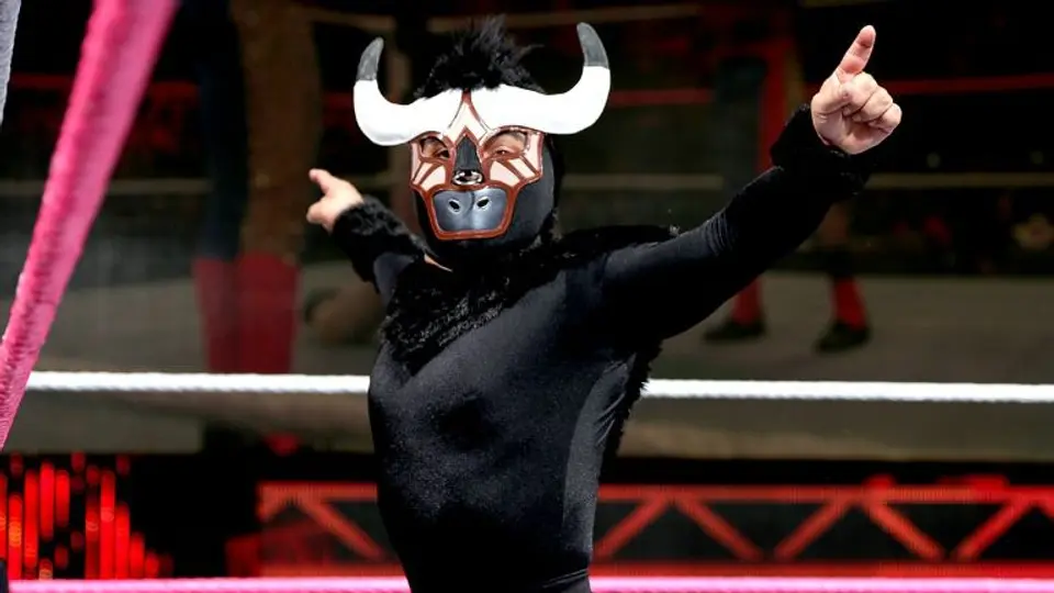 WWE despide a mini luchador mexicano, El Torito