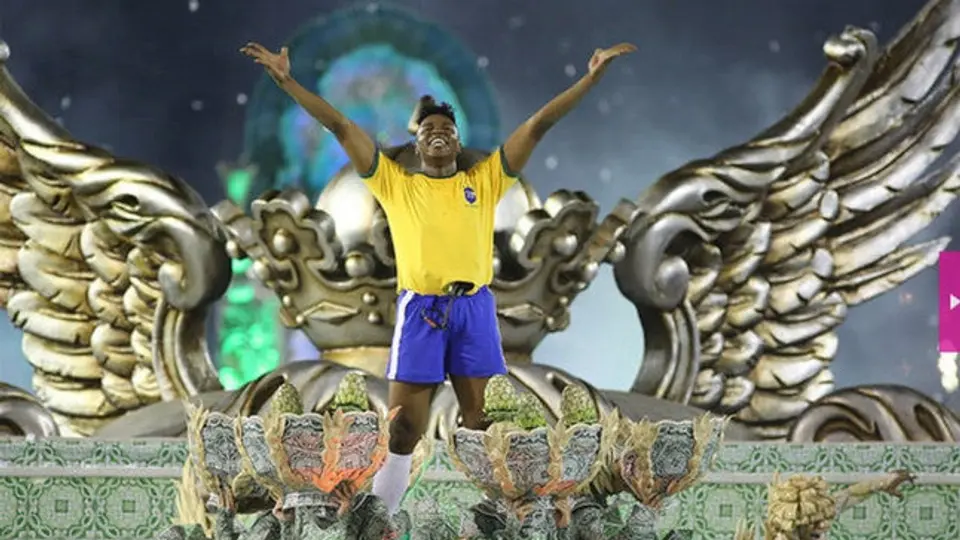 Carnaval de Río rinde homenaje a Neymar y Pelé