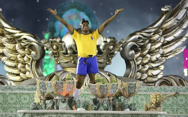 Carnaval de Río rinde homenaje a Neymar y Pelé