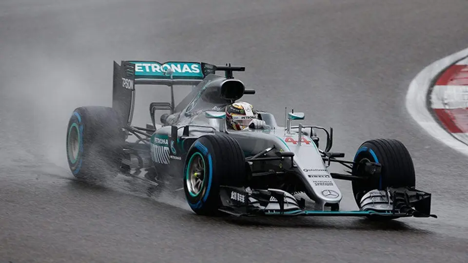 Hamilton, frustrado por largar último en el GP de China