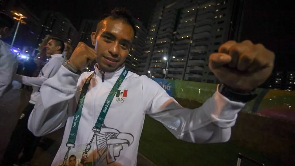Boxeador mexicano peleará con uniforme parchado