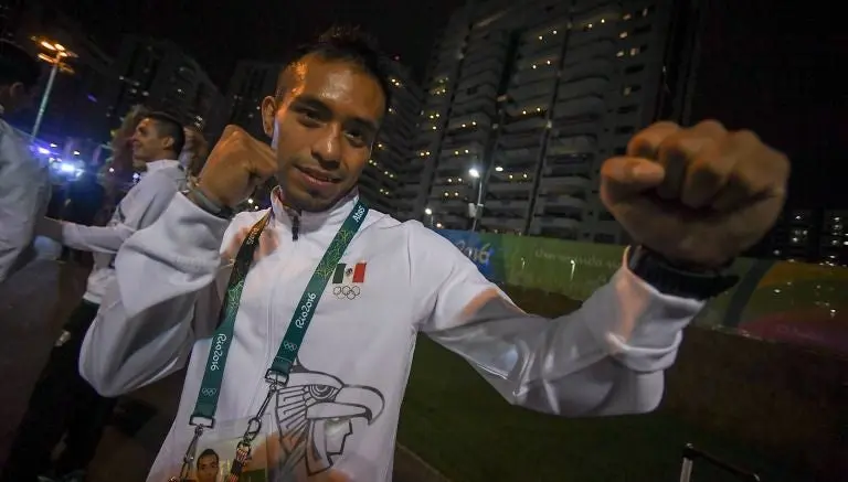 Boxeador mexicano peleará con uniforme parchado