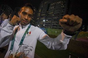 Boxeador mexicano peleará con uniforme parchado