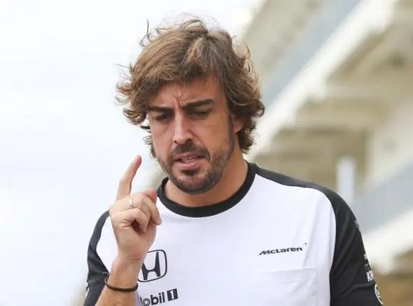 Fernando Alonso, chofer de Uber por un día