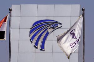 Avión egipcio se estrella por posible atentado