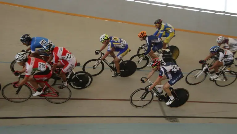 Ciclistas sobre la pista en Olimpiada Nacional | IMAGO7