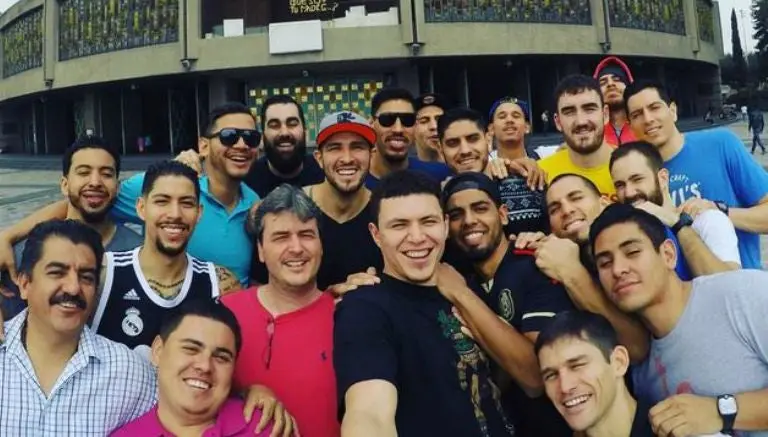Tri de basquetbol visita la Basílica de Guadalupe