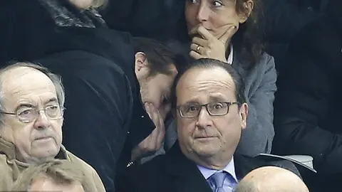 Momento en el que el Presidente francés se entera de los ataques