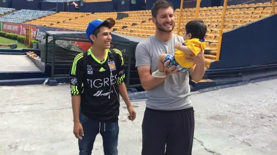 Gignac conoce a su pequeño tocayo regio