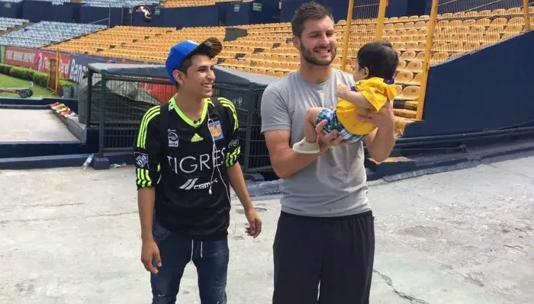Gignac conoce a su pequeño tocayo regio
