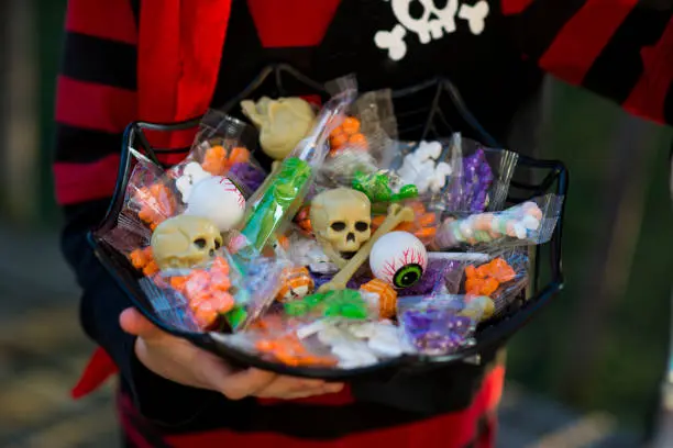 La tradición de pedir calaverita tiene distintas explicaciones sobre su origen, algunas relacionadas con las ofrendas de Día de Muertos./ Pixabay
